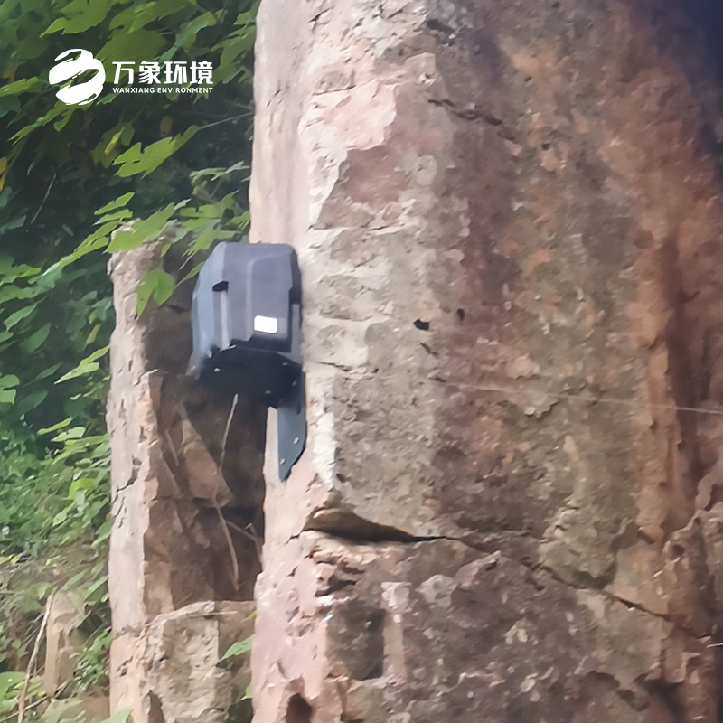 裂縫監(jiān)測一體機